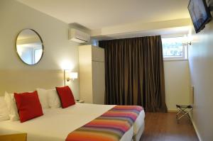 Economy Twin Room without Balcony room in Hotel Londres Estoril / Cascais