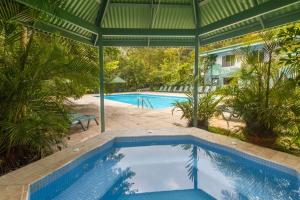 Lands in Love Hotel and Resort