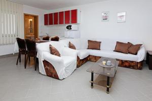 Rose Garden Apartments