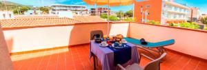 Studio with Terrace and Mountain View room in Apartamentos Voramar