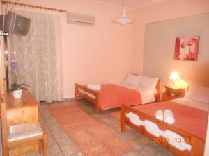 Family Studio with balcony and partial sea view