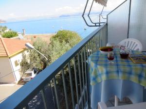 Family Studio with balcony and partial sea view