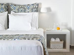 Lithos Luxury Rooms (Adults Only)