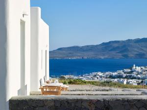 Lithos Luxury Rooms (Adults Only)