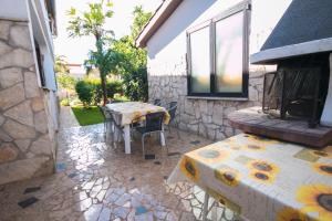 2 rooms app for 3 persons with 2 terraces near beach&town 