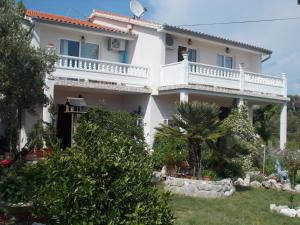 Apartments Makaus