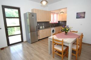 Salakos Mountain View Home