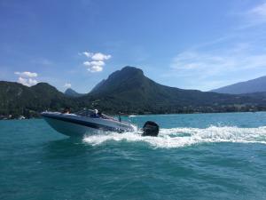 Appartements la baie des voiles ,vue lac d'Annecy ,plage privee : photos des chambres