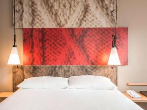 Hotels ibis Les Herbiers : photos des chambres