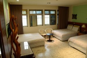 Phòng Gia đình nhìn ra Núi (Family Room with Mountain View)