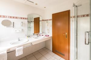 Single Room with Lake View room in Das 53°Hotel