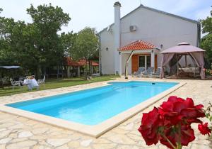 4 stern ferienhaus Holiday Home Krka Waterfalls Lozovac Kroatien