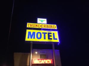 Deluxe Queen Suite room in Thunderbird Motel Las Vegas/ New Mexico