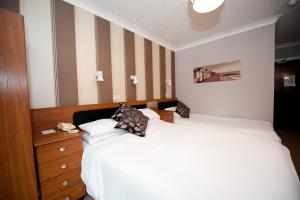 Standard Family Room (2 Adults + 1 Child) room in Suncliff Hotel - OCEANA COLLECTION