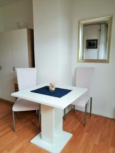 Mia Airport studio apartment - 0-24h Self check in&out - Parking on site