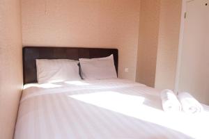 Good 2BR Apartment At Green Pramuka City By Travelio