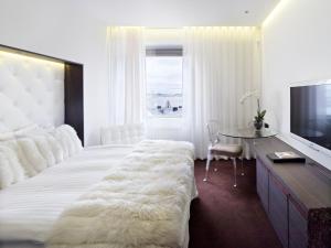 Premium Double Room with River View room in Hotel Riverton