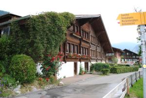 2 stern appartement Studio Glaus Wilderswil Schweiz