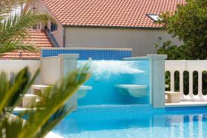 Lantana Holiday Home