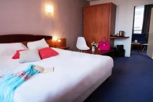 Logis Hotels Grand Hotel d'Orleans : photos des chambres