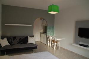 Handrina Studios