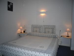 2 stern hotel Auberge Le Saint Georges Saint-Georges-de-Mons Frankreich