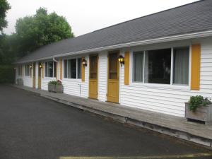 Picket Fence Motel
