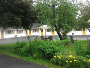 Picket Fence Motel