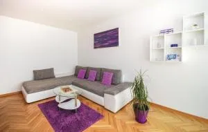 Apartment Skyscraper Maro - Podvežica