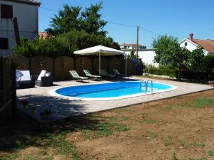 Apartments with private pool near the beach with private parking AE1015