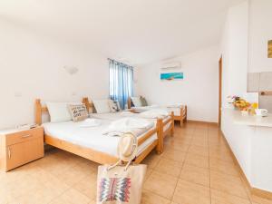 Studio with Balcony and Sea View (3 Adults) room in Apartments Viktorija