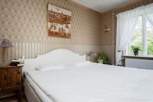 Family Room (2 Adults + 2 Children) room in Enångers Bed and Breakfast