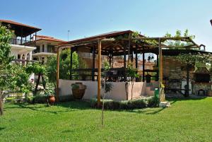 Voula Kourbeti Apartments