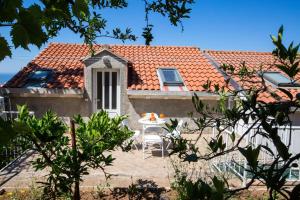 Solis Occasus Apartment