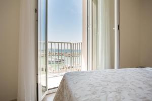 Triple Room with Sea View room in Hotel Olympia