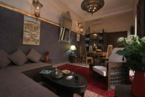 Riad Mur Akush