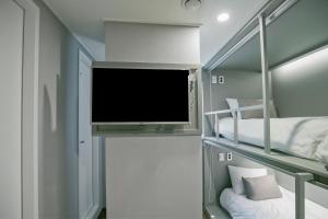 Phòng Gia đình (1 giường đôi và 1 giường tầng) (Family Room (1 double + 1 bunk bed))