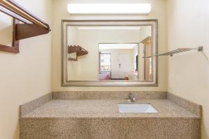 King Room - Non-Smoking room in Days Inn by Wyndham Florence/I-95 North