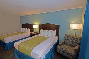 Queen Room with Two Queen Beds - Non-Smoking/Pet Friendly room in Best Western Williamsburg Historic District