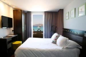 Double Room with Sea View room in L'Escale Côté Sud