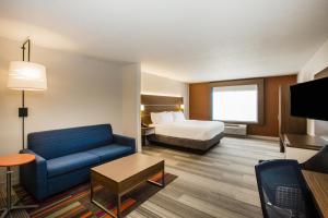 Holiday Inn Express & Suites Bellevue -Omaha Area- by IHG