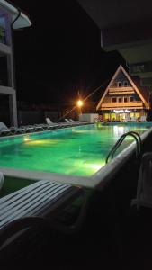 Pensiunea La Castel - Piscina incalzita