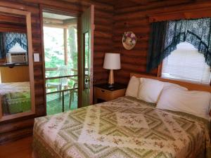 Seven Dwarfs Cabin - On The Brook Cabins