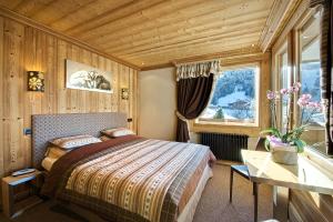 Hotels Hotel-Chalet Les Ecureuils Jardin, Piscine, Sauna : photos des chambres