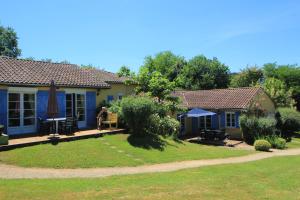 Maisons de vacances Gite Lou Peyrol : Maison 2 Chambres