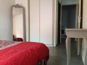 Résidence avec piscine et box, vue sur mer