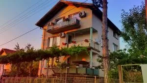 Къща за гости Йонкин Вършец - Spantschewzi