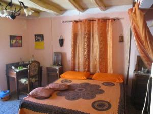 Triple Room with Shared Bathroom