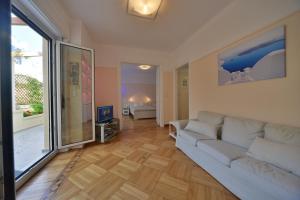 Oasis veranda under columns.Kolonaki embassy area.