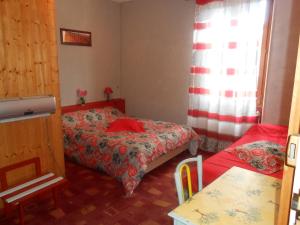 Maisons d'hotes Les 3 Marmottes : Chambre Double Sans Équipements